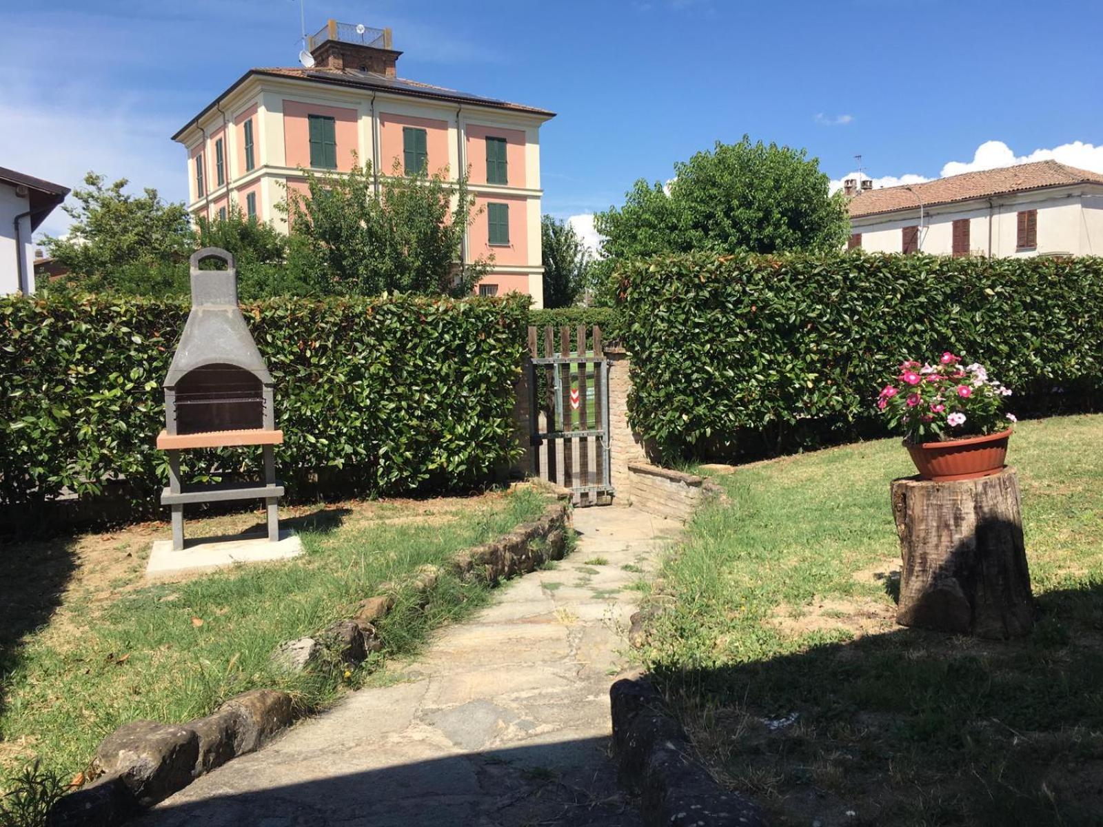 Casa Gatti: Villa Con Giardino Con Accesso Indipendente リヴァナッツァーノ エクステリア 写真