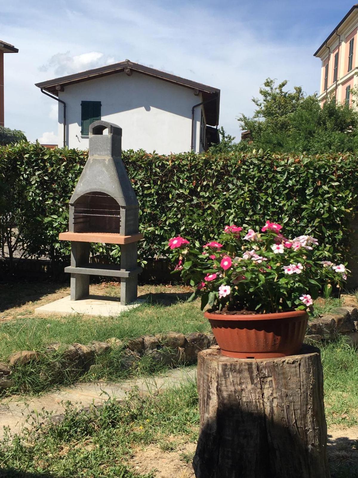 Casa Gatti: Villa Con Giardino Con Accesso Indipendente リヴァナッツァーノ エクステリア 写真